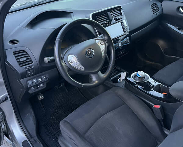 Серый Ниссан Лиф, объемом двигателя 0 л и пробегом 118 тыс. км за 7500 $, фото 8 на Automoto.ua