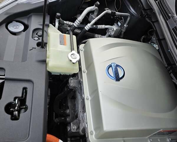 Серый Ниссан Лиф, объемом двигателя 0 л и пробегом 115 тыс. км за 8000 $, фото 18 на Automoto.ua