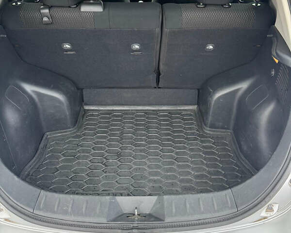 Серый Ниссан Лиф, объемом двигателя 0 л и пробегом 185 тыс. км за 7200 $, фото 6 на Automoto.ua