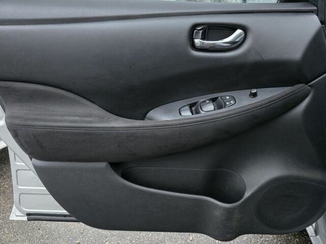 Серый Ниссан Лиф, объемом двигателя 0 л и пробегом 103 тыс. км за 6999 $, фото 10 на Automoto.ua