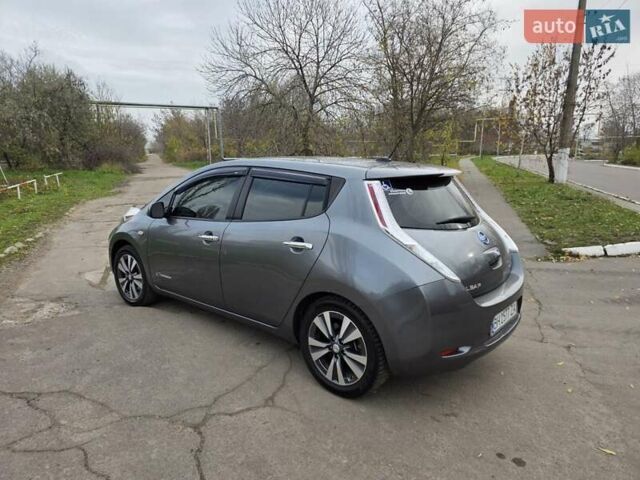 Серый Ниссан Лиф, объемом двигателя 0 л и пробегом 115 тыс. км за 8000 $, фото 8 на Automoto.ua