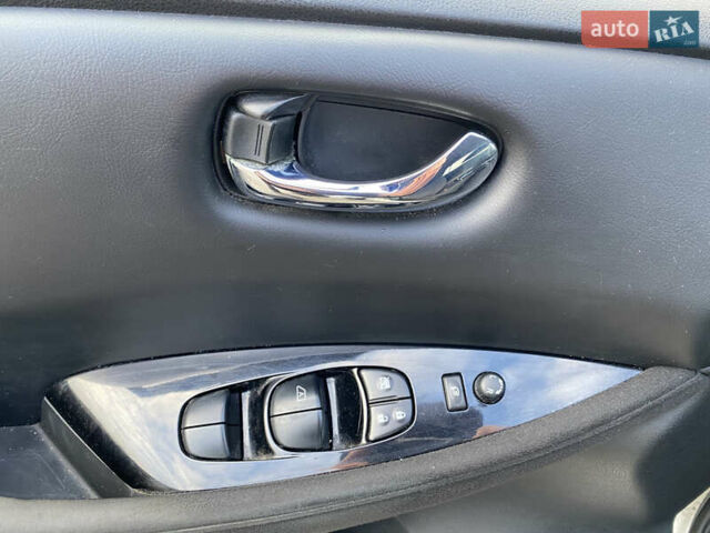 Серый Ниссан Лиф, объемом двигателя 0 л и пробегом 137 тыс. км за 5400 $, фото 14 на Automoto.ua