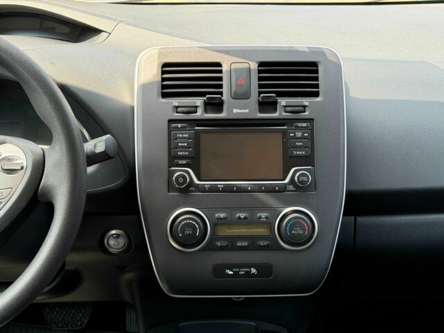 Серый Ниссан Лиф, объемом двигателя 0 л и пробегом 70 тыс. км за 8500 $, фото 19 на Automoto.ua