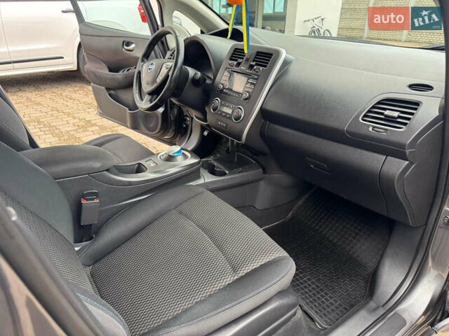 Серый Ниссан Лиф, объемом двигателя 0 л и пробегом 210 тыс. км за 12500 $, фото 18 на Automoto.ua