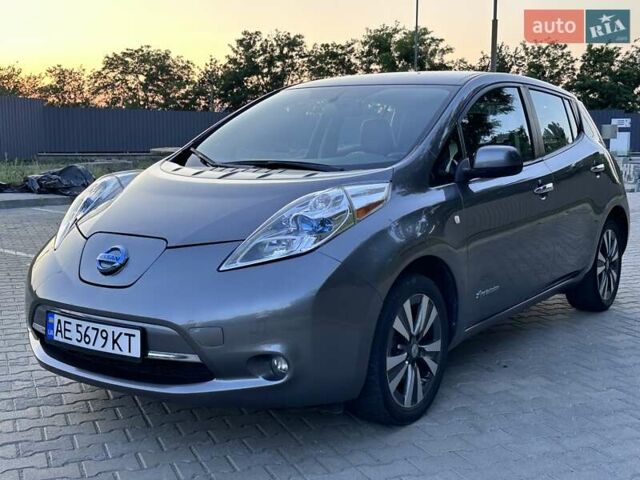 Сірий Ніссан Ліф, об'ємом двигуна 0 л та пробігом 132 тис. км за 7200 $, фото 1 на Automoto.ua