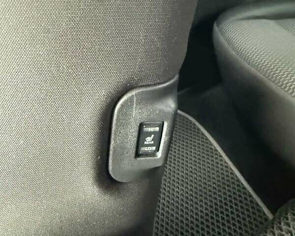 Серый Ниссан Лиф, объемом двигателя 0 л и пробегом 162 тыс. км за 7000 $, фото 5 на Automoto.ua