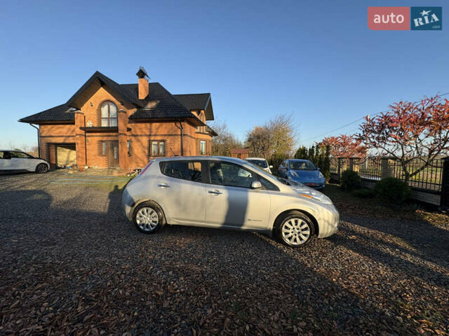 Серый Ниссан Лиф, объемом двигателя 0 л и пробегом 128 тыс. км за 6500 $, фото 12 на Automoto.ua