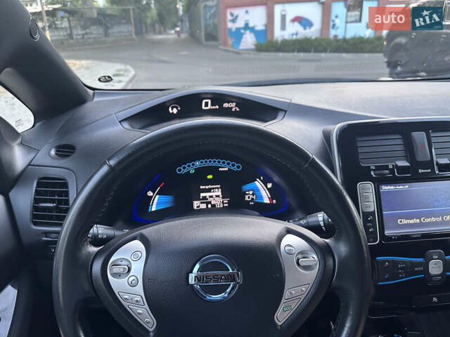 Серый Ниссан Лиф, объемом двигателя 0 л и пробегом 88 тыс. км за 10500 $, фото 7 на Automoto.ua