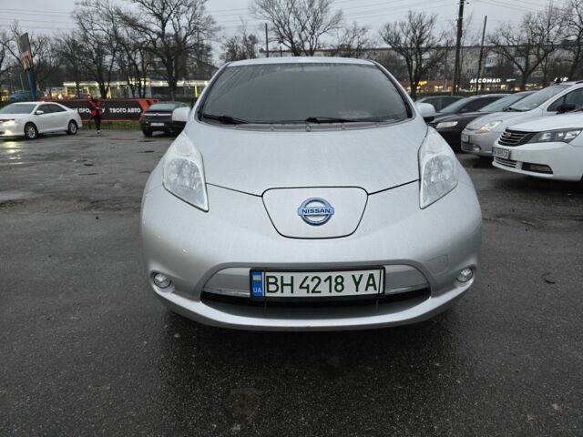 Серый Ниссан Лиф, объемом двигателя 0 л и пробегом 103 тыс. км за 6999 $, фото 1 на Automoto.ua