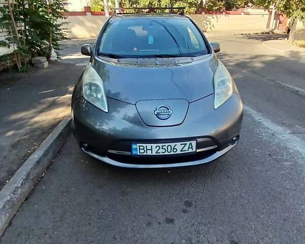 Сірий Ніссан Ліф, об'ємом двигуна 0 л та пробігом 300 тис. км за 6500 $, фото 2 на Automoto.ua