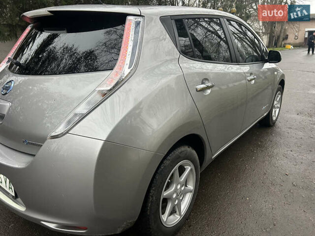 Сірий Ніссан Ліф, об'ємом двигуна 0 л та пробігом 111 тис. км за 8100 $, фото 13 на Automoto.ua