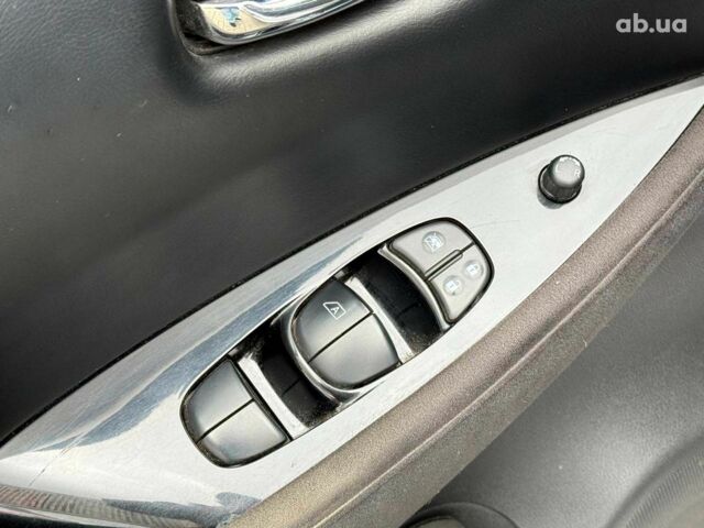Сірий Ніссан Ліф, об'ємом двигуна 0 л та пробігом 112 тис. км за 8390 $, фото 5 на Automoto.ua