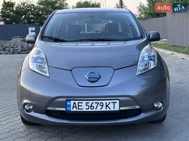 Сірий Ніссан Ліф, об'ємом двигуна 0 л та пробігом 132 тис. км за 7200 $, фото 2 на Automoto.ua
