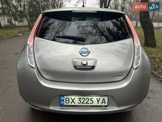 Сірий Ніссан Ліф, об'ємом двигуна 0 л та пробігом 111 тис. км за 8100 $, фото 12 на Automoto.ua