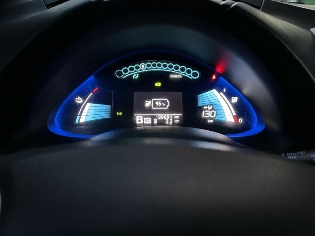 Серый Ниссан Лиф, объемом двигателя 0 л и пробегом 130 тыс. км за 6500 $, фото 17 на Automoto.ua