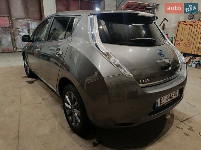 Серый Ниссан Лиф, объемом двигателя 0 л и пробегом 100 тыс. км за 6450 $, фото 3 на Automoto.ua