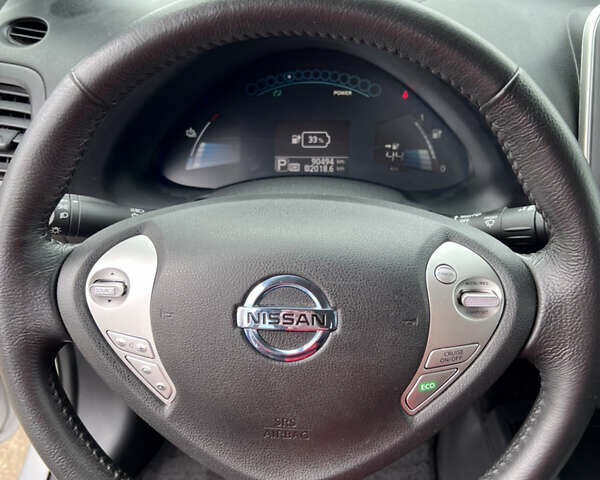 Серый Ниссан Лиф, объемом двигателя 0 л и пробегом 105 тыс. км за 11900 $, фото 16 на Automoto.ua