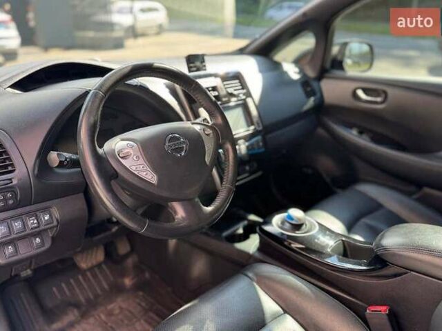 Серый Ниссан Лиф, объемом двигателя 0 л и пробегом 166 тыс. км за 12800 $, фото 8 на Automoto.ua