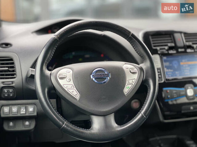Сірий Ніссан Ліф, об'ємом двигуна 0 л та пробігом 111 тис. км за 7300 $, фото 48 на Automoto.ua