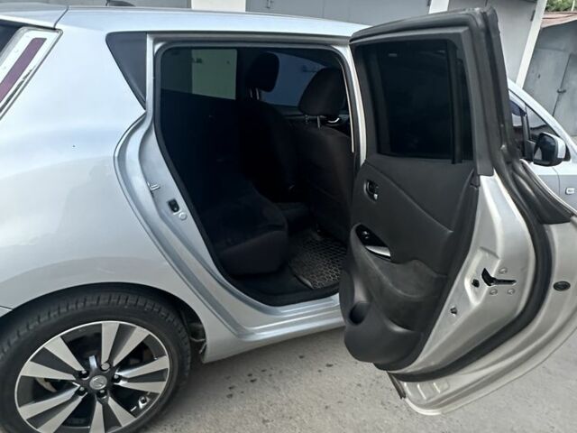 Серый Ниссан Лиф, объемом двигателя 0 л и пробегом 130 тыс. км за 6500 $, фото 8 на Automoto.ua