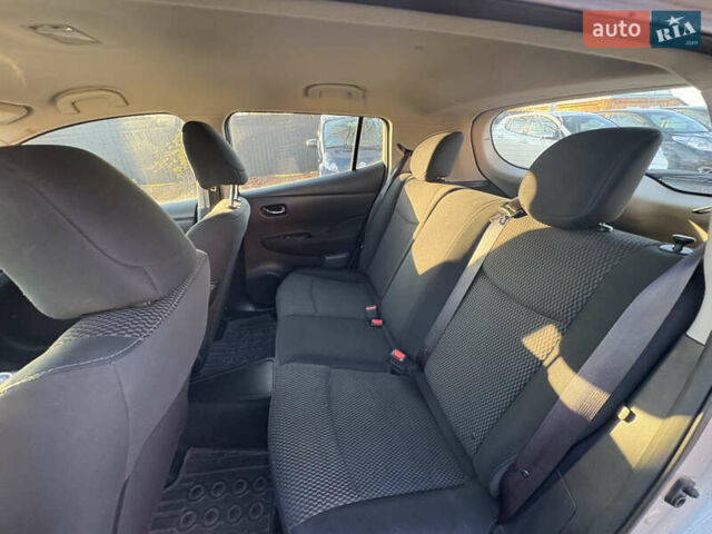 Серый Ниссан Лиф, объемом двигателя 0 л и пробегом 128 тыс. км за 6500 $, фото 18 на Automoto.ua