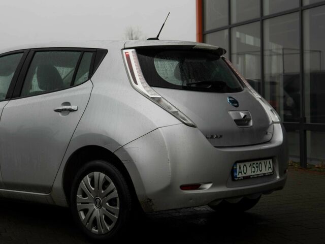 Серый Ниссан Лиф, объемом двигателя 0 л и пробегом 174 тыс. км за 5800 $, фото 5 на Automoto.ua