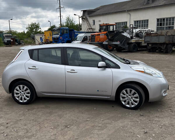 Серый Ниссан Лиф, объемом двигателя 0 л и пробегом 105 тыс. км за 11900 $, фото 19 на Automoto.ua