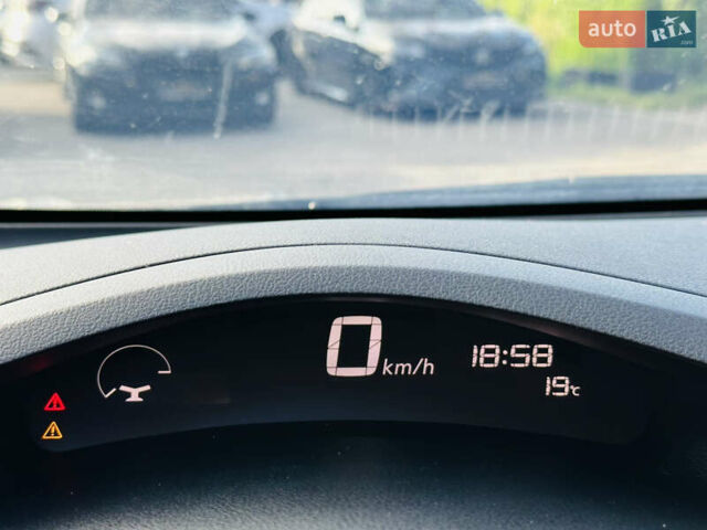 Серый Ниссан Лиф, объемом двигателя 0 л и пробегом 67 тыс. км за 8500 $, фото 30 на Automoto.ua