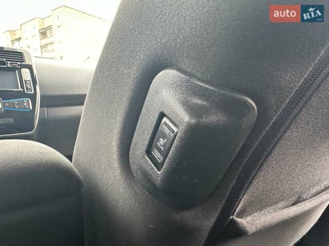 Серый Ниссан Лиф, объемом двигателя 0 л и пробегом 126 тыс. км за 7450 $, фото 19 на Automoto.ua