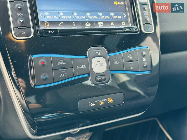 Серый Ниссан Лиф, объемом двигателя 0 л и пробегом 67 тыс. км за 8500 $, фото 32 на Automoto.ua