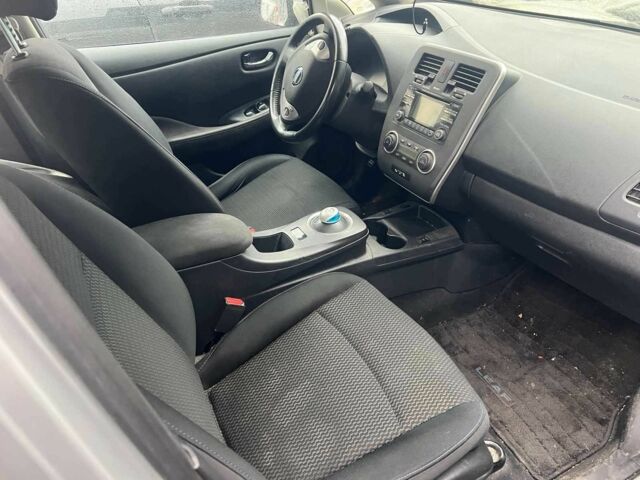 Серый Ниссан Лиф, объемом двигателя 0 л и пробегом 100 тыс. км за 2981 $, фото 8 на Automoto.ua