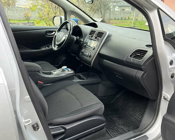 Серый Ниссан Лиф, объемом двигателя 0 л и пробегом 147 тыс. км за 7350 $, фото 17 на Automoto.ua