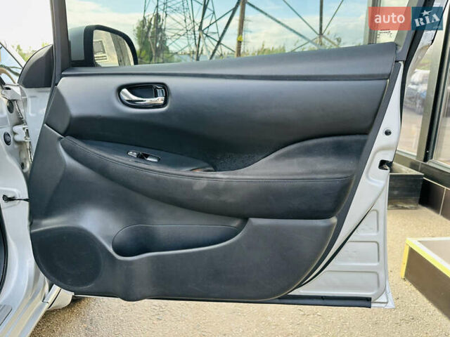 Серый Ниссан Лиф, объемом двигателя 0 л и пробегом 67 тыс. км за 8500 $, фото 24 на Automoto.ua