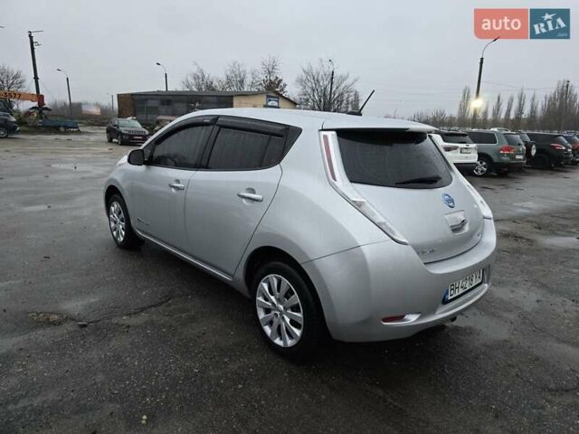 Серый Ниссан Лиф, объемом двигателя 0 л и пробегом 103 тыс. км за 6999 $, фото 5 на Automoto.ua