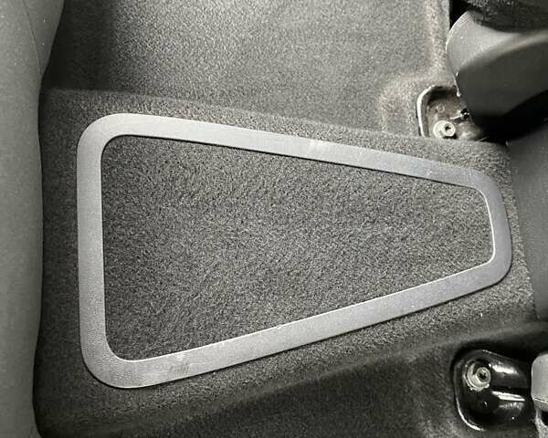 Серый Ниссан Лиф, объемом двигателя 0 л и пробегом 151 тыс. км за 5900 $, фото 41 на Automoto.ua