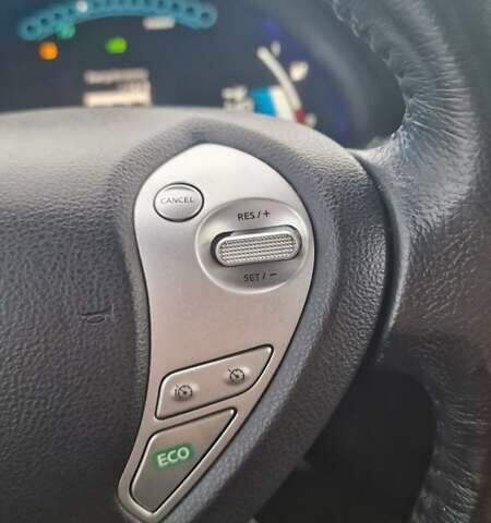 Серый Ниссан Лиф, объемом двигателя 0 л и пробегом 137 тыс. км за 7000 $, фото 14 на Automoto.ua