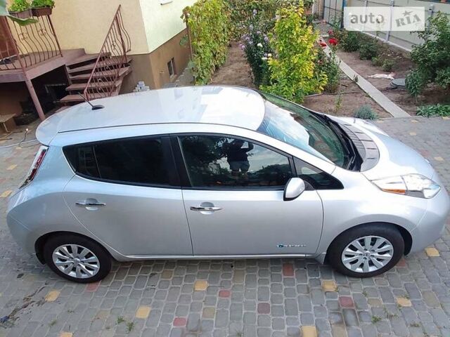 Серый Ниссан Лиф, объемом двигателя 0 л и пробегом 61 тыс. км за 8000 $, фото 11 на Automoto.ua