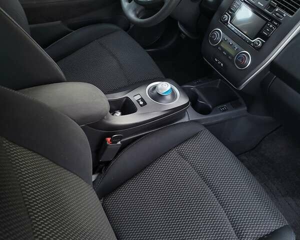 Сірий Ніссан Ліф, об'ємом двигуна 0 л та пробігом 89 тис. км за 8299 $, фото 7 на Automoto.ua