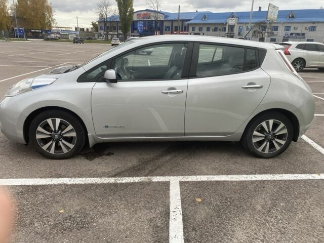 Серый Ниссан Лиф, объемом двигателя 0 л и пробегом 140 тыс. км за 7400 $, фото 5 на Automoto.ua