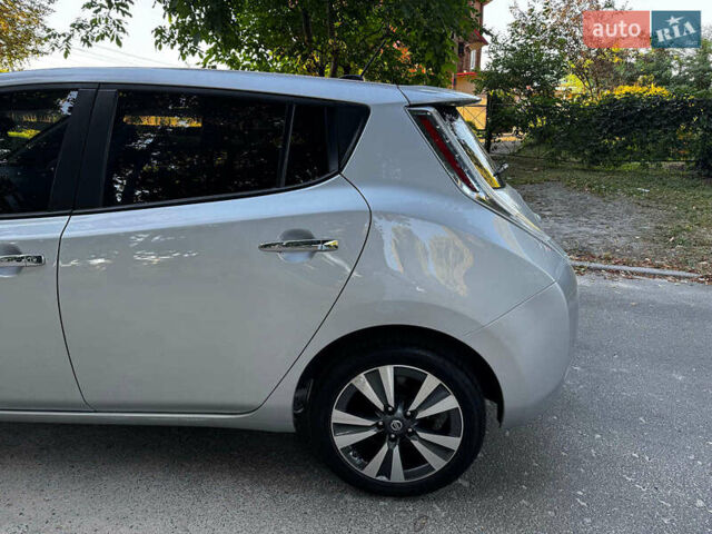 Серый Ниссан Лиф, объемом двигателя 0 л и пробегом 80 тыс. км за 10540 $, фото 10 на Automoto.ua