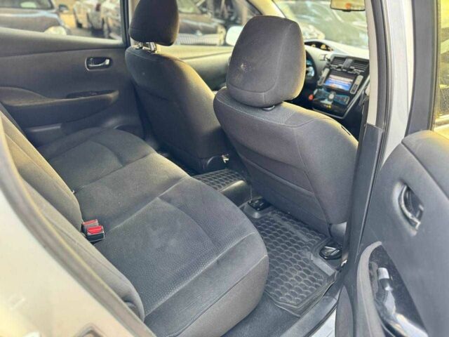 Сірий Ніссан Ліф, об'ємом двигуна 0 л та пробігом 94 тис. км за 7300 $, фото 12 на Automoto.ua