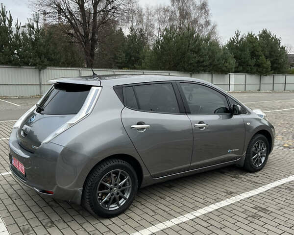 Серый Ниссан Лиф, объемом двигателя 0 л и пробегом 92 тыс. км за 8600 $, фото 4 на Automoto.ua