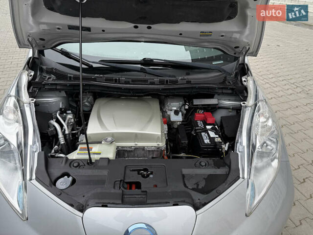 Серый Ниссан Лиф, объемом двигателя 0 л и пробегом 63 тыс. км за 7200 $, фото 68 на Automoto.ua