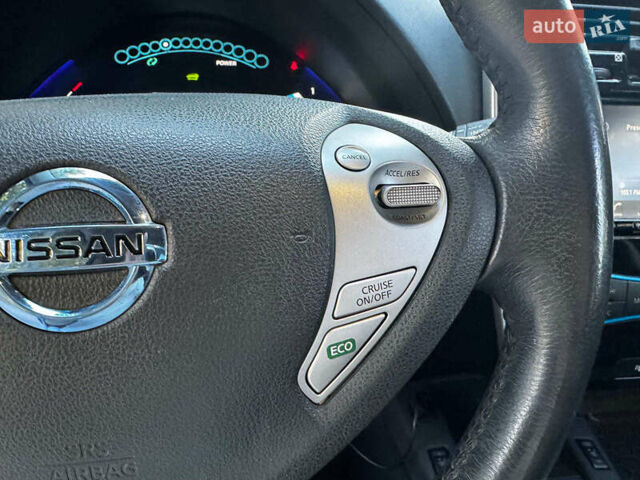 Серый Ниссан Лиф, объемом двигателя 0 л и пробегом 80 тыс. км за 10540 $, фото 18 на Automoto.ua