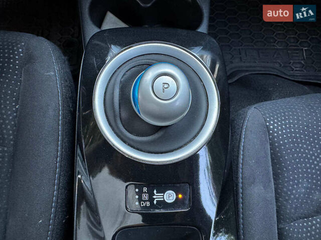 Серый Ниссан Лиф, объемом двигателя 0 л и пробегом 80 тыс. км за 10540 $, фото 21 на Automoto.ua