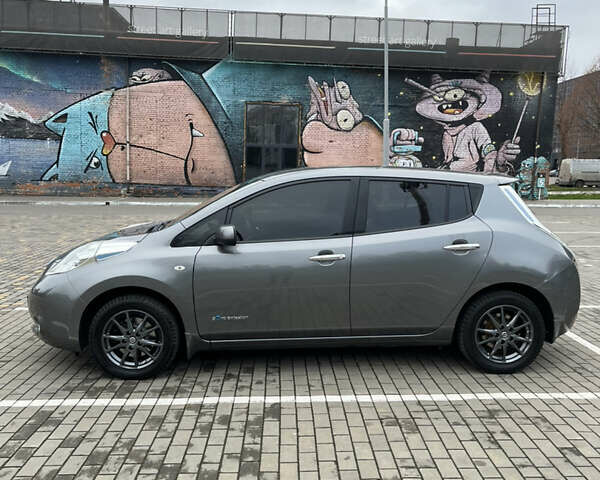 Серый Ниссан Лиф, объемом двигателя 0 л и пробегом 92 тыс. км за 8600 $, фото 9 на Automoto.ua