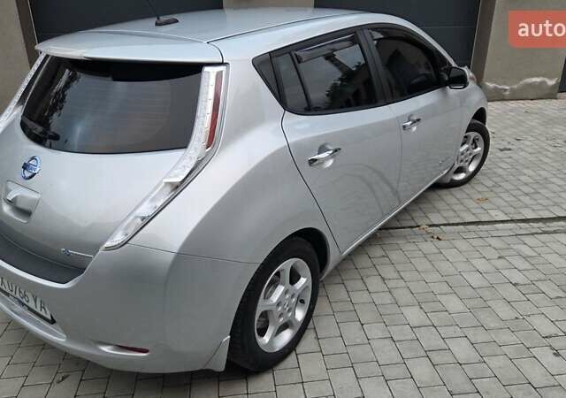 Сірий Ніссан Ліф, об'ємом двигуна 0 л та пробігом 110 тис. км за 7700 $, фото 5 на Automoto.ua