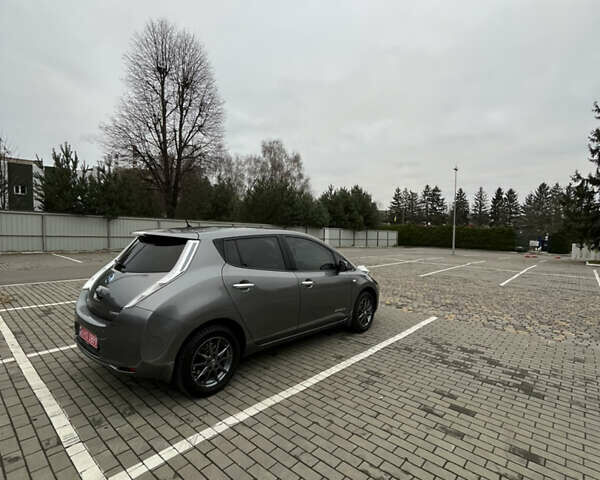 Серый Ниссан Лиф, объемом двигателя 0 л и пробегом 92 тыс. км за 8600 $, фото 18 на Automoto.ua