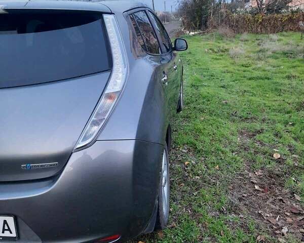 Серый Ниссан Лиф, объемом двигателя 0 л и пробегом 102 тыс. км за 9850 $, фото 3 на Automoto.ua