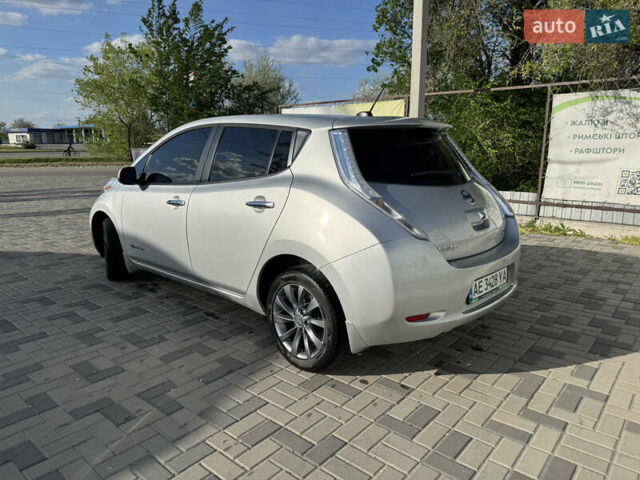 Серый Ниссан Лиф, объемом двигателя 0 л и пробегом 62 тыс. км за 8600 $, фото 5 на Automoto.ua